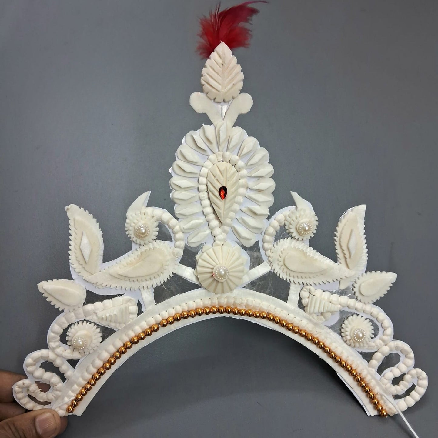 Elegant Sola Mukut Bengali Bride